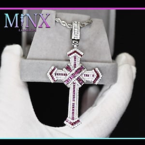 Colgante de cruz de diamante rojo / Cruz de diamante fucsia / Colgante de cruz de diamante baguette / Colgante de cruz helada / Colgante de cruz de hip hop para hombre