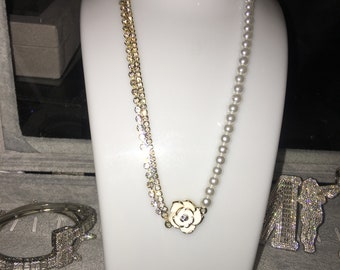 Pearl Necklace | Womens Pearl Necklace | Flower Pendant | Flower Necklaces | Flower Necklace | Gold Pearl Necklace | Pearl Pendant