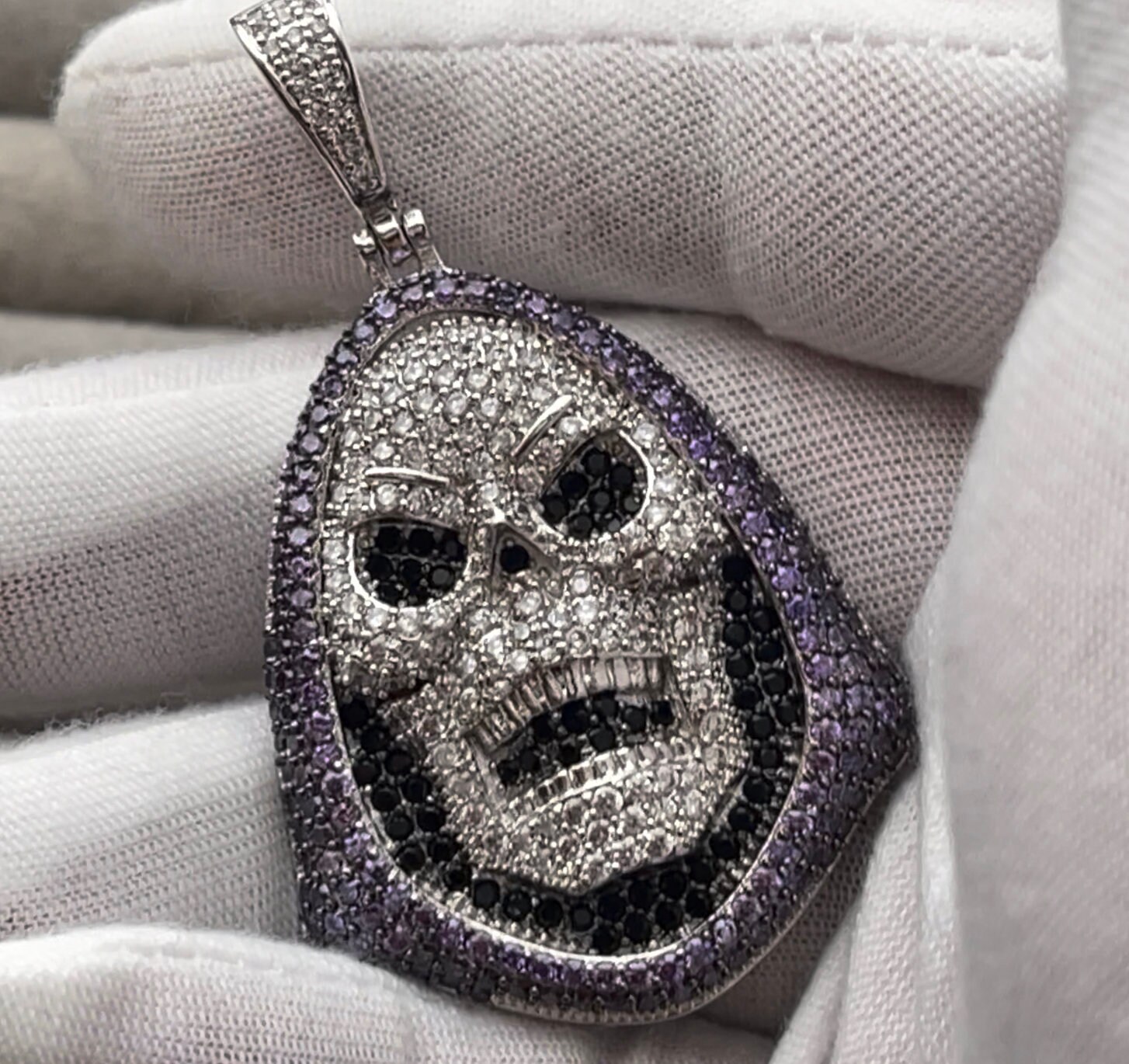 Iced out skull pendant best sale
