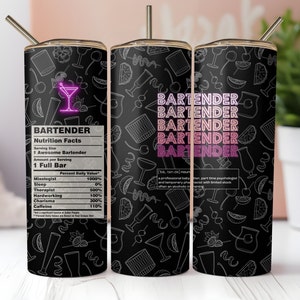 Może przedstawiać: Czarny i biały kubek z neonowym różowym wzorem kieliszka do martini. Kubek ma białą etykietę z tekstem "BARTENDER Nutrition Facts Serving Size 1 Awesome Bartender Amount Per Serving 1 Full Bar Percent Daily Value Mixologist 1000% Sleep 0% Therapist 500% Hardworking 100% Charisma 300% Caffeine 110%"