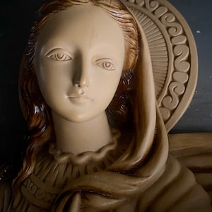 Antique wall hanging Virgin Mary statue/antique Virgin Mary statue/antique wall decor Virgin Mary/beautiful Virgin Mary art/vintage madonna