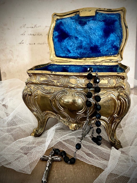 Amazing antique jewelry box/ beautifully decorated