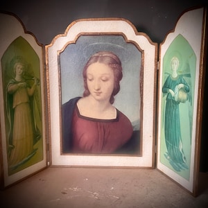 large vintage triptych in wood/religious altarpiece/virgin picture/catholic picture/Virgin Mary