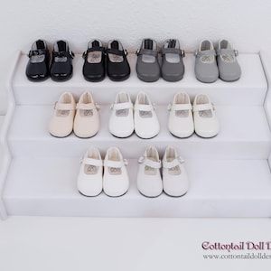Scarpe eleganti Mary Jane per la bambola Ruby Red Fashion Friends - colori neutri