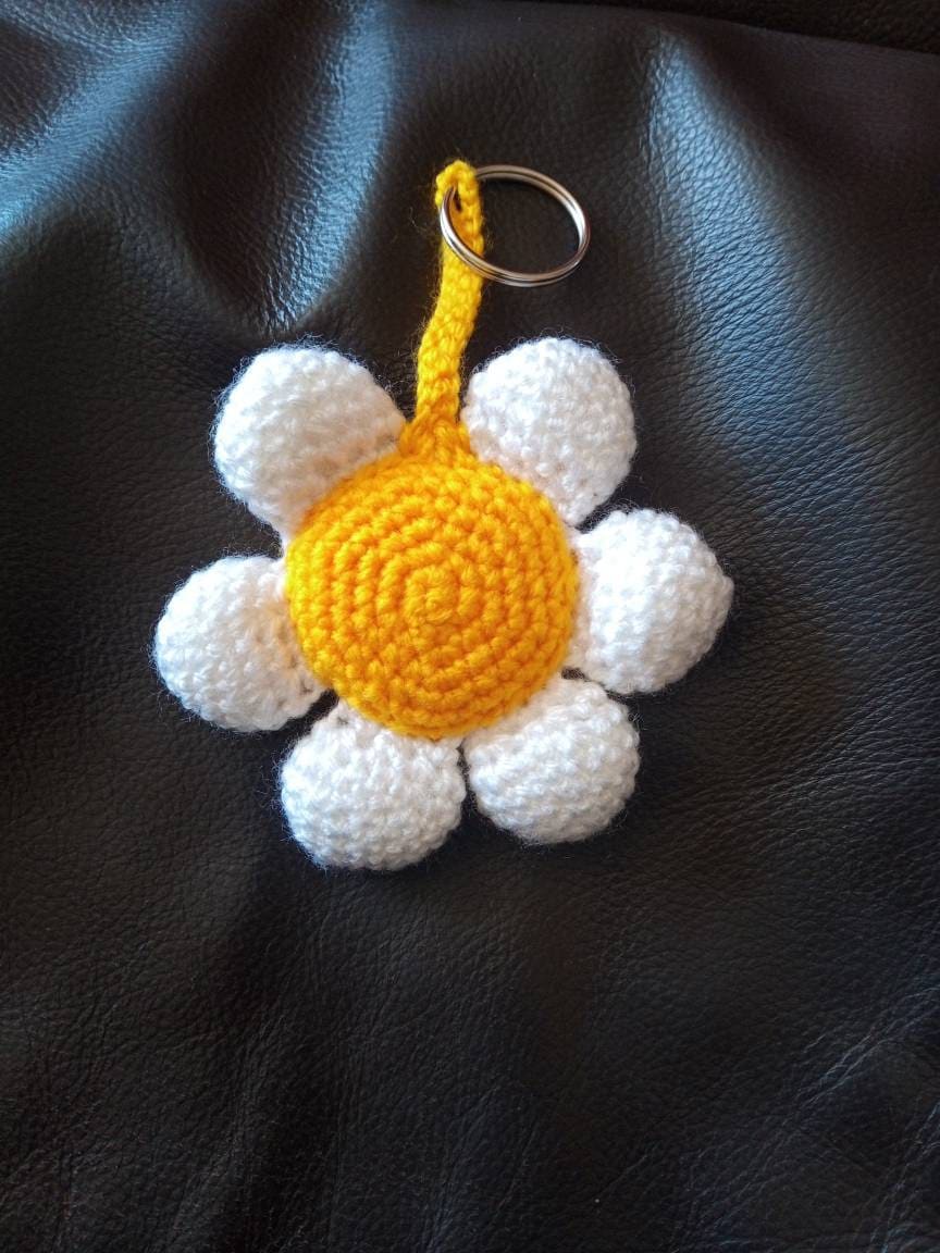 Crochet Daisy flower key chain. Hang on bag. Birthday gift Etsy