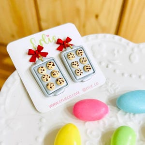 Bakade chokladkakor på örhängen, dinglade polymerlera smycken, handgjorda kakor, dinglade matälskare, present till söta bagerier, bakverk Silver Cookie Trey