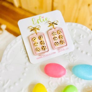 Bakade chokladkakor på örhängen, dinglade polymerlera smycken, handgjorda kakor, dinglade matälskare, present till söta bagerier, bakverk bild 6