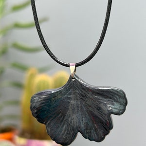 Leaf shaped pendant necklace jewellery