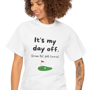 おもしろゴルフTシャツ「ゴルフコースの休日」お父さんお母さんへの面白い誕生日退職祝いギフト 男女兼用 厚手コットンTシャツ