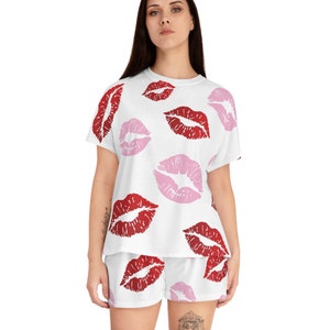 Red and Pink Kisses Love Happy Joy Valentine&#39;s Day Galentine&#39;s Day Romantic Gifts For Women Mom Girlfriend Women&#39;s Short Pajama Set - White