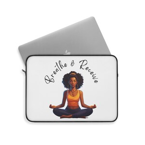 Respire e receba amor próprio Yoga Namaste Meditação Calmante Autocuidado Presentes para mulheres Mães Namoradas Capa para laptop Estojo de viagem - Branco