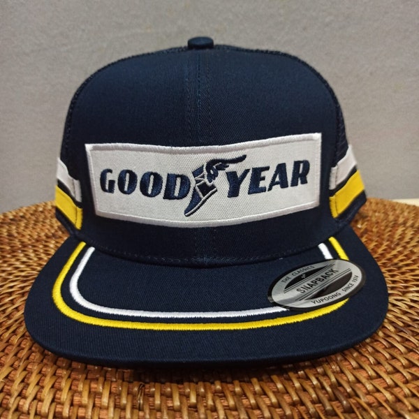 Vintage Look Goodyear Logo Parche bordado Sombrero de camionero 2 rayas Ajustable Snap Back Cap Estilo retro VTG Look Gorra de béisbol