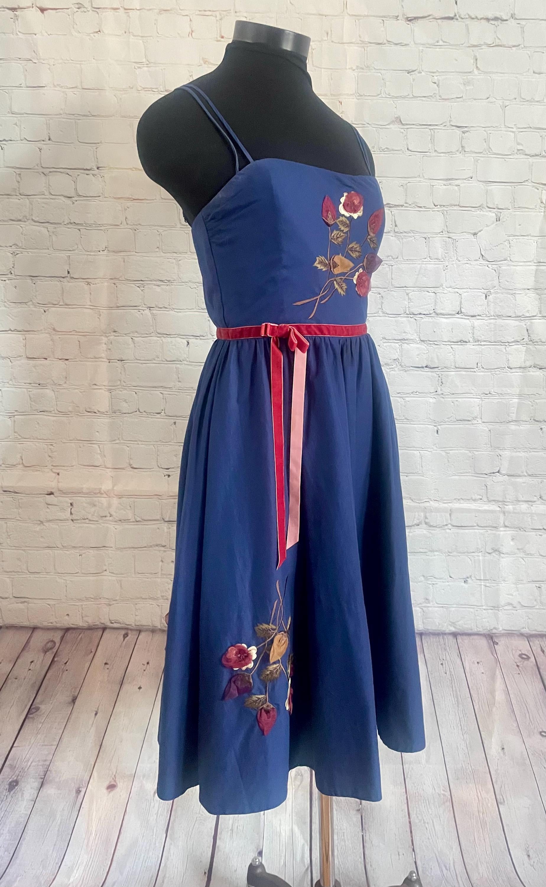 Robe Fleurie Betsey Johnson Taille 8 - Multicolore Bleu Et Blanc - Évasée Et Ajustée, Neuve Sans étiquette