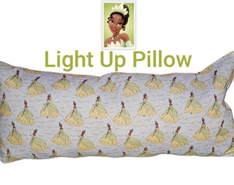 Almohada iluminada de la Princesa Tiana, 35 pulgadas, funciona con pilas