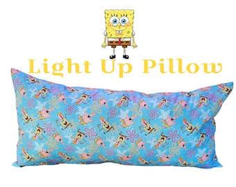 Almohada de Bob Esponja hecha a mano, nombre personalizado, decoración de habitación infantil, Bob Esponja Pantalones Cuadrados, Patricio, bajo el mar.