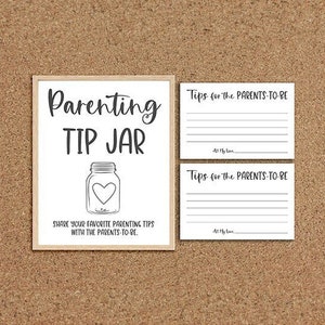 Peut inclure: Une pancarte blanche avec du texte noir qui dit "Parenting Tip Jar". Une illustration en noir et blanc d'un bocal en verre avec un c&oelig;ur &agrave; l'int&eacute;rieur se trouve sous le texte. La pancarte comprend &eacute;galement le texte "Partagez vos conseils de parentalit&eacute; pr&eacute;f&eacute;r&eacute;s avec les futurs parents". Deux cartes blanches avec du texte noir qui dit "Conseils pour les futurs parents" se trouvent sous la pancarte.
