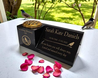 Personalised Granite Vase & Plaque Combination – Robin Design – Free Gold Engraving – Removable Metal Flower Insert