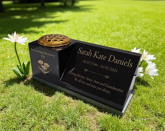 Personalised Granite Vase & Plaque Combination – Lily Design – Free Gold Engraving – Removable Metal Flower Insert