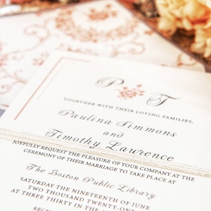 Romantici inviti rosa polveroso e grigio / Eleganti inviti di nozze floreali con bordi strappati a mano / Save The Date / RSVP