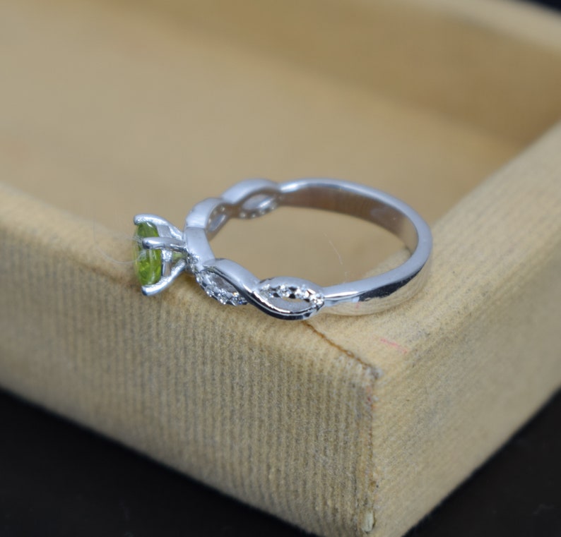 peridot ring stackable,peridot ring for woman,peridot ring silver,peridot ring vintage,peridot ring in engagement,peridot ring band,Jewelry