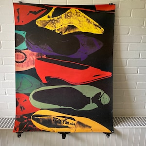 Manifesto originale, 1992, Andy Warhol, Scarpe, Polvere di diamante, Pop Art, Vintage, Arte, Retro, Stampa, Litografia, Rosa, Scarpe con tacco, Giallo, Rosso, Moda