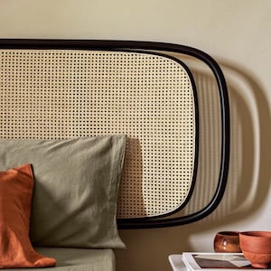 Natürliches Rattan-Doppelrahmen-Schwarzkopfteil - Rattan-Wand befestigter Bedhead - Cane-Gurtband-Schlafzimmerdekor