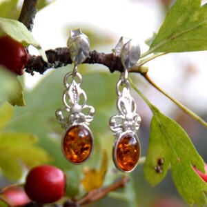 Bow earrings, made with natural Baltic Amber and 925 Silver, cognac amber, MJ Baltica, BK170