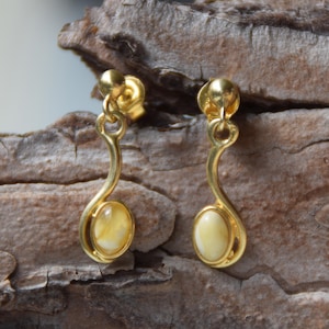 Delicate drop earrings, made with natural Baltic amber and 18k gold-plated silver, imperial amber, MJ Baltica, BZK162