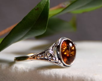 Zarter, klassischer Ring aus natürlichem baltischem Bernstein und 925er Silber, Cognac-Bernstein, MJ Baltica, BP051