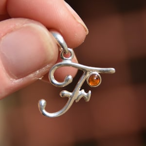 Colgante con la forma de la letra inicial F, elaborado a partir de ámbar báltico natural y plata 925, ámbar coñac, MJ Baltica, BWLF