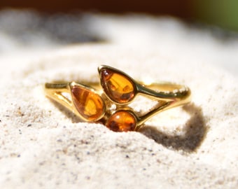 Floral ring with natural Baltic Amber and 18k Gold plated Silver, cognac amber, MJ Baltica, BZP045