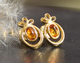 Stud earrings with natural Baltic Amber and 18k Gold plated Silver, cognac amber, MJ Baltica, BZK111