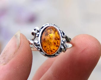 Classic ring created with natural Baltic Amber and 925 Silver, cognac amber, MJ Baltica, BP059