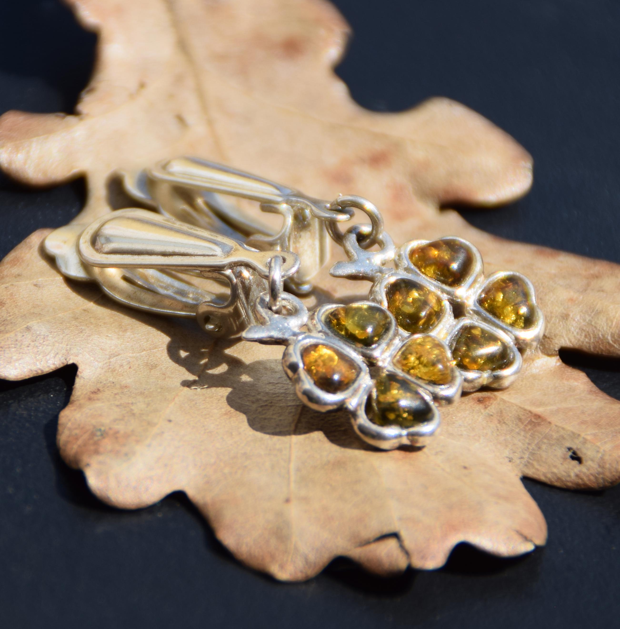 Four-leaf clover earrings, clip closure, made of natural amber and 925 silver, lucky charm, green amber, MJ Baltica, BKK031