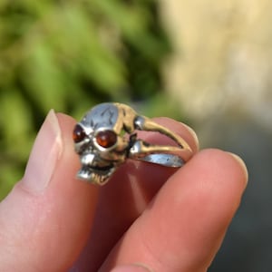 Skull ring made of natural Baltic Amber and 925 Silver, cognac amber, MJ Baltica, BP097