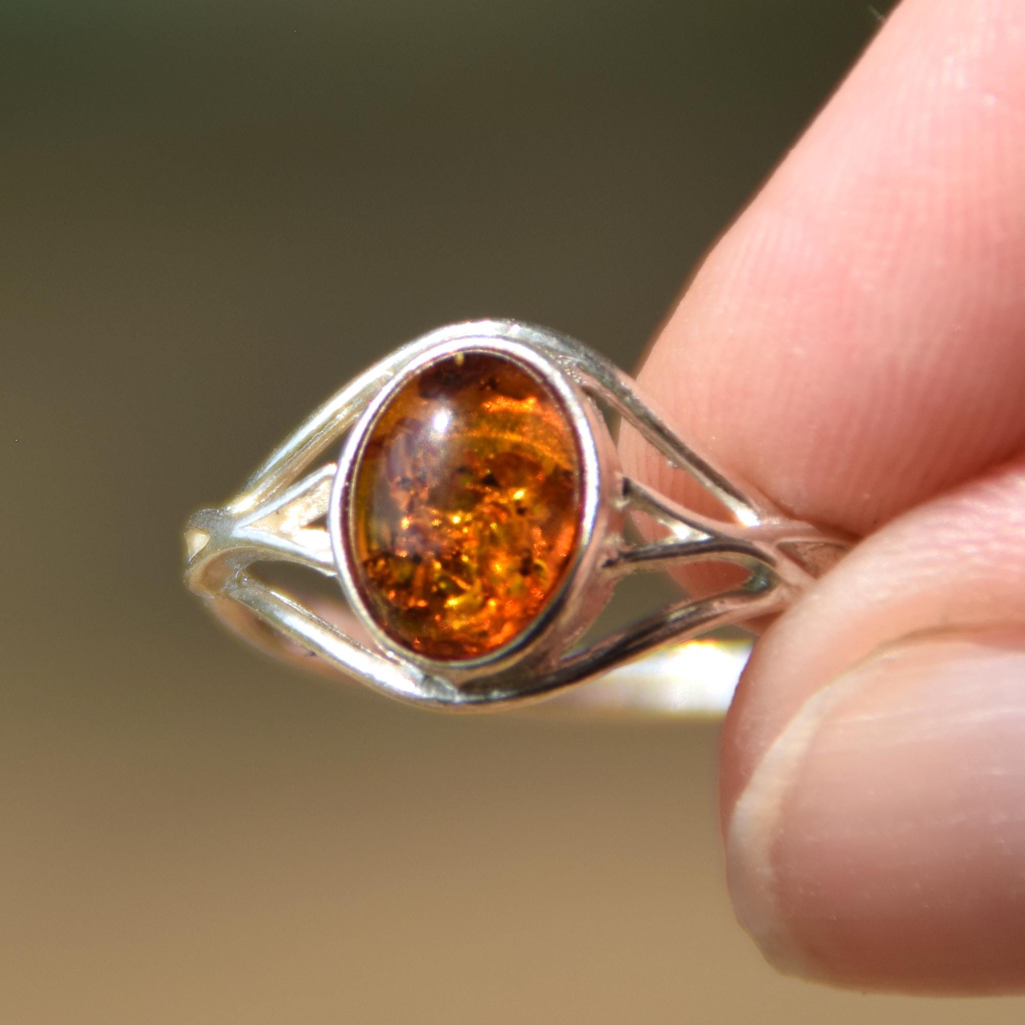 Delicate, classic ring created with natural Baltic Amber and 925…