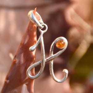 Colgante con la forma de la letra inicial H, elaborado a partir de ámbar báltico natural y plata 925, ámbar coñac, MJ Baltica, BWLH