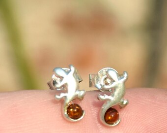 Stud earrings with natural Baltic Amber and 925 Silver, cognac amber, lucky gecko, MJ Baltica, BK040