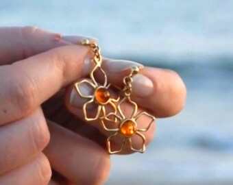 Drop earrings with natural Baltic Amber and 18k Gold plated Silver, cognac amber, MJ Baltica, BZK047