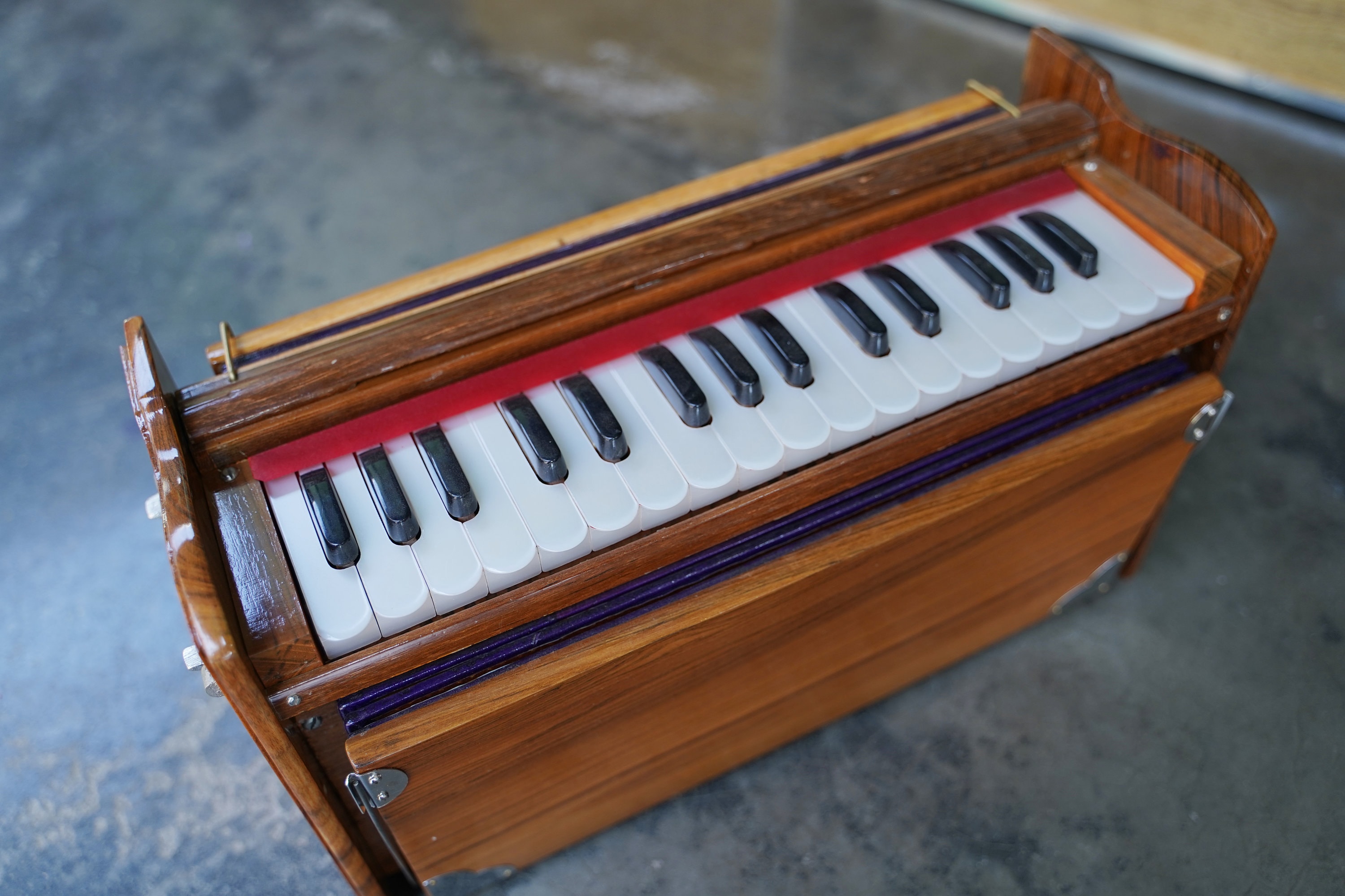 Harmonium 2.5 Octaves, 32 Keys Harmonium for Harinam & Kirtan Spiritual