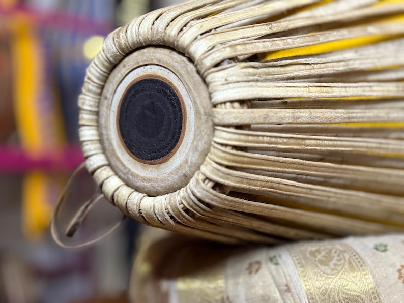 Nitai Balaram Mridanga-Trommel für Kirtan, Ton-Khol mit Rindsleder, traditionelles indisches Schlaginstrument aus Mayapur | Mayapurstore Bild 9