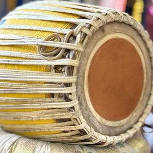 Nitai Balaram Mridanga-Trommel für Kirtan, Ton-Khol mit Rindsleder, traditionelles indisches Schlaginstrument aus Mayapur | Mayapurstore Bild 12