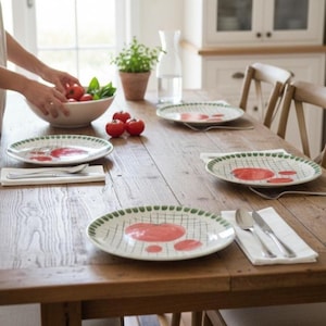 Flache Platte mit handbemalten Tomaten, Steingut Teller oder Servierplatte, Küche Mutter Geschenk