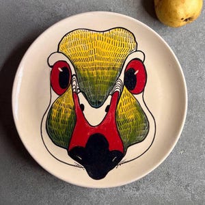Hand-Painted Ceramic Bird Plate – Unique Wall Art & Tableware – 10-inch Decorative Plate
