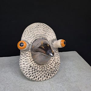 Maschera decorativa in ceramica a forma di piccione, realizzata a mano, opera d'arte murale unica a forma di uccello in ceramica, scultura di animale immagine 4