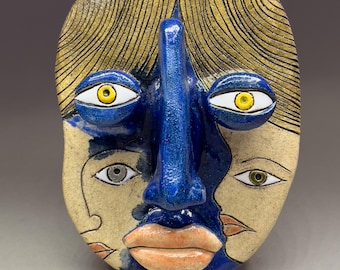 Grillig handgemaakt keramisch masker, unieke kunst aan de muur, abstracte gezichtssculptuur