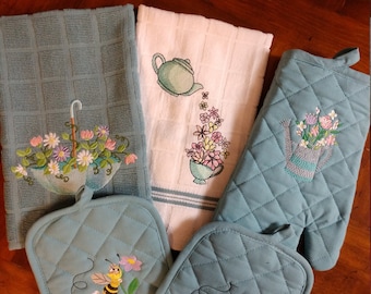 Spring flowers Kitchen set, FIVE Piece Kitchen Set, Teal & White Embroidered Towels, Potholders and Oven Mitt, Mother's Day Gift