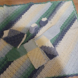 Blue yellow green multi baby layette with blanket