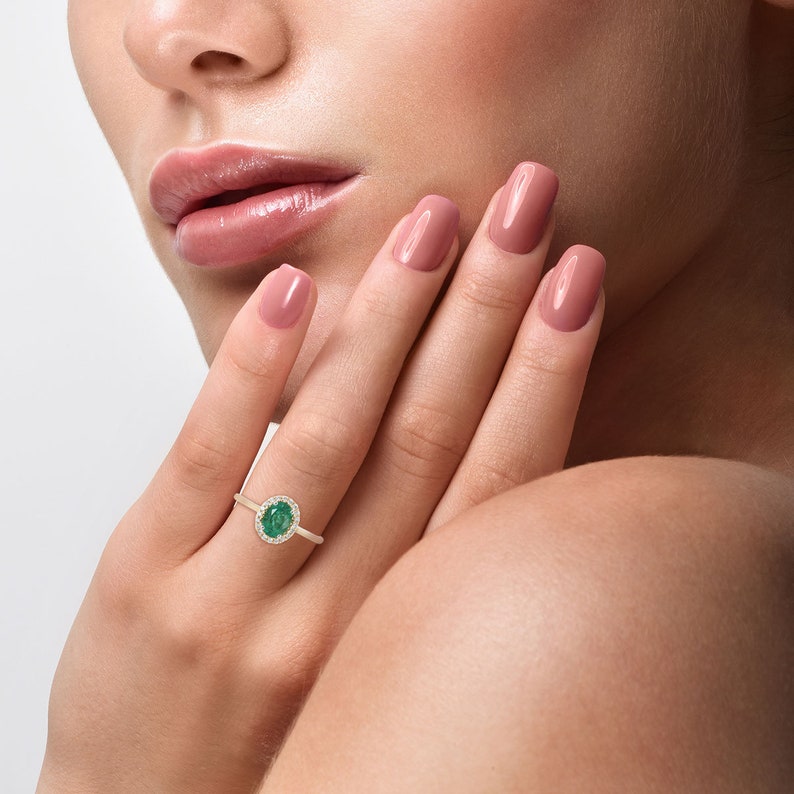 Stackable ring Emerald gold ring Natural Emerald ring Vintage Emerald Stone ring Green Emerald ring Gift for her Mother/'s day Gift