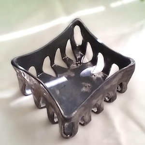 Ceramiczny kosz na kwiaty, ceramiczny kosz na owoce, ceramiczny kosz dekoracyjny, czarny ceramiczny wazon do przechowywania, unikalny rzeźbiarski element dekoracyjny domu